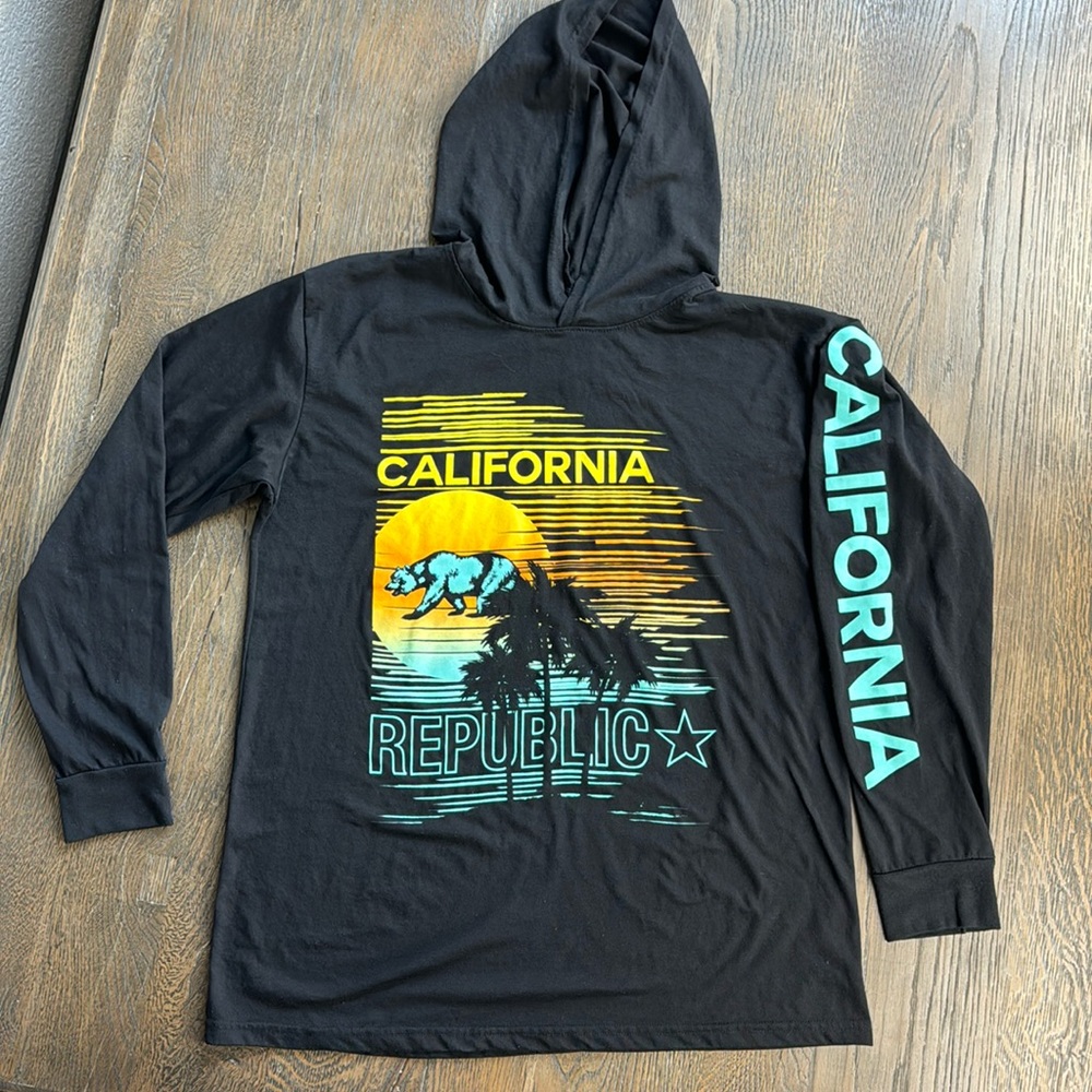 HUSTLE BY BAILEY APPAREL™️ Size L CALIFORNIA REPUBLIC Hooded Long Sleeve Tee